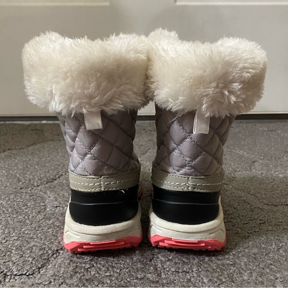 Carter’s winter/snow toddler boots - Picture 2 of 8